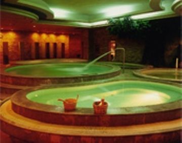 Poly White Rose Hotel