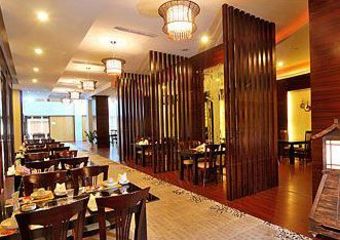Poly White Rose Hotel