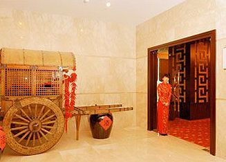 Poly White Rose Hotel
