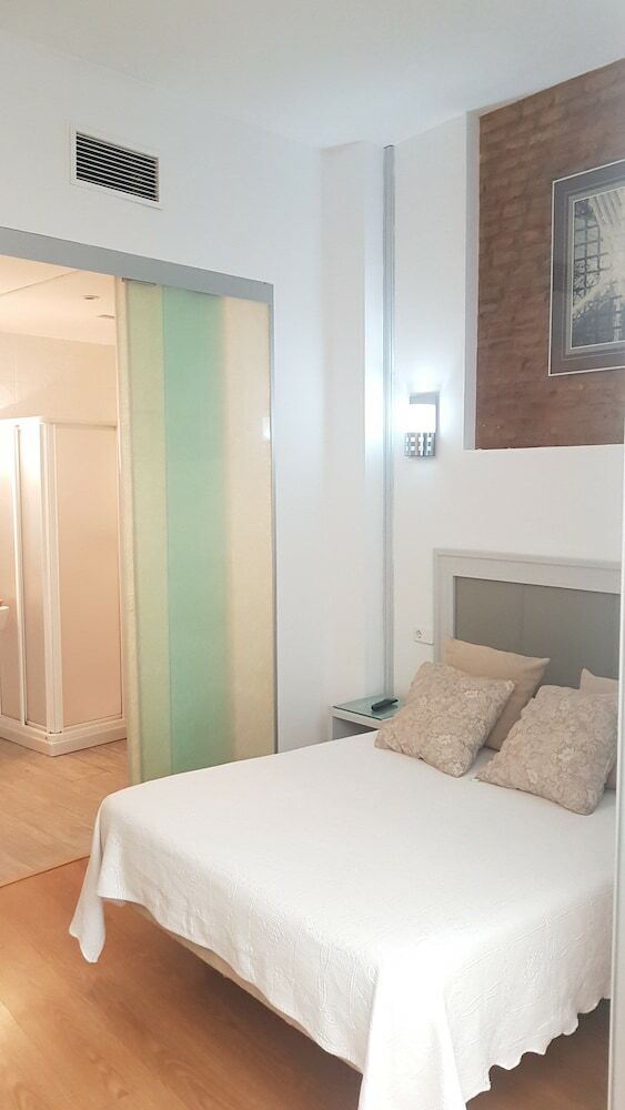 Hotel Y Apartamentos Do�a Lola