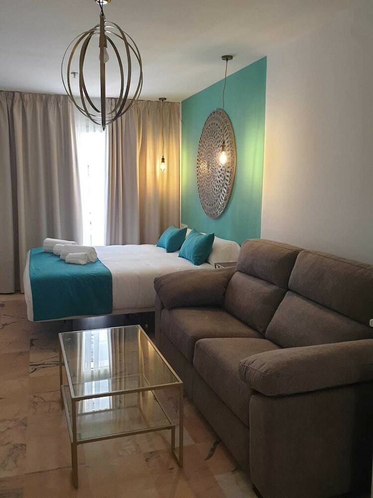 Hotel Y Apartamentos Do�a Lola