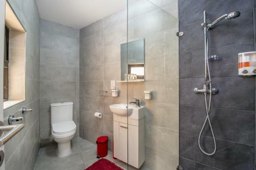 Studio Apartments, Theoria Travel