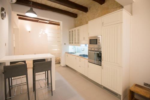 Boutique Valletta Air-conditioned Apartment For 4