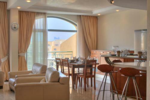 Marina View Luxury Apartment