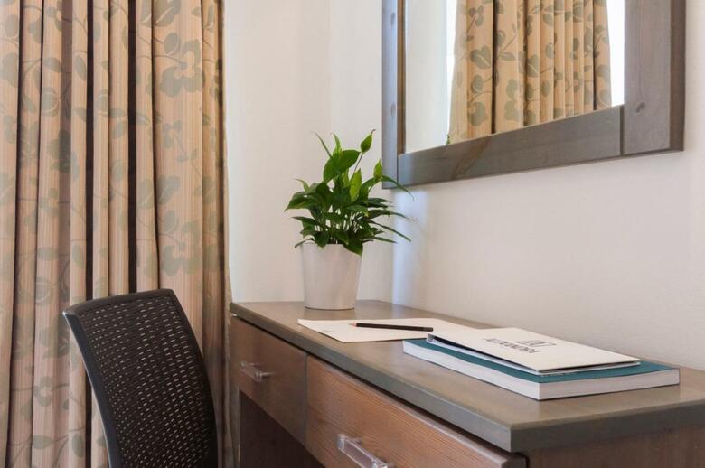 Rooms By Alexandra Hotel