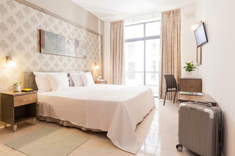 Rooms By Alexandra Hotel