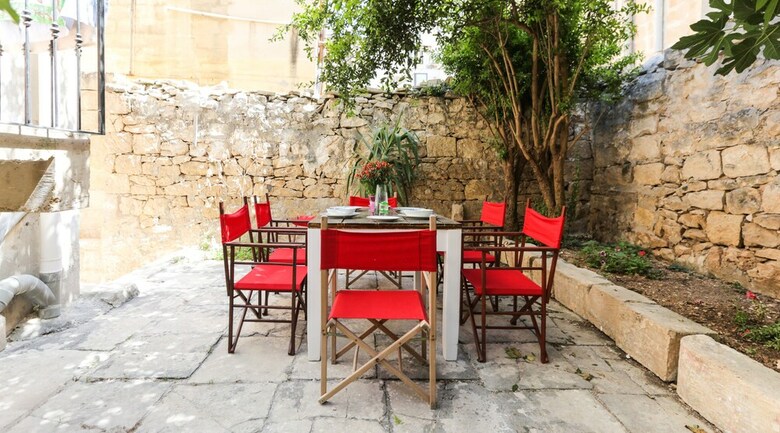 Hostal House Of Pomegranates