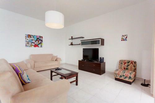 Marvellous Seafront Apartment In Sliema