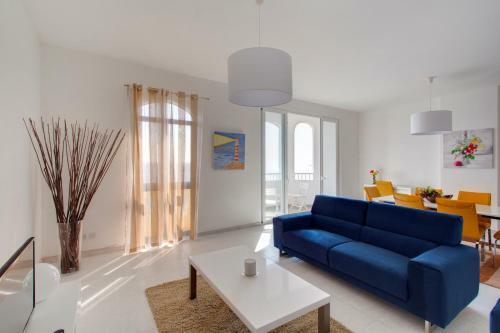 Marvellous Seafront Apartment In Sliema