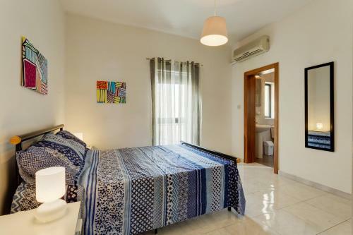 Marvellous Seafront Apartment In Sliema