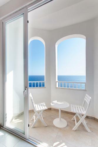 Marvellous Seafront Apartment In Sliema