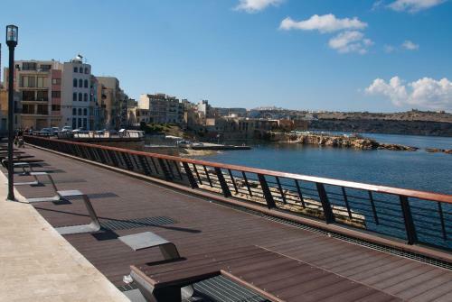 Getawaysmalta - Seashells 1-bedroom Apartment In A Great Location In Bugibba
