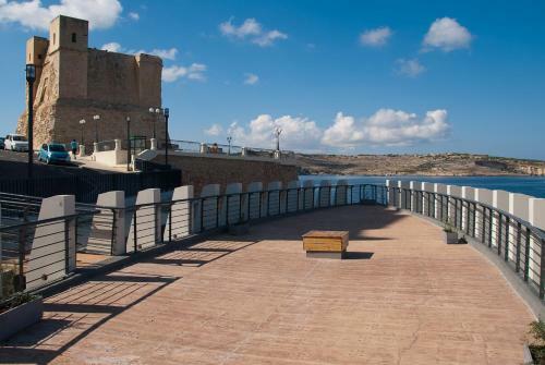 Getawaysmalta - Seashells 1-bedroom Apartment In A Great Location In Bugibba