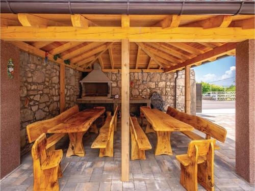 Nine-bedroom Holiday Home In Bribir