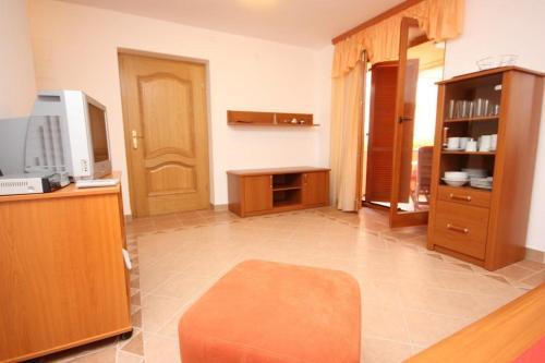 Apartment Cres 7985b