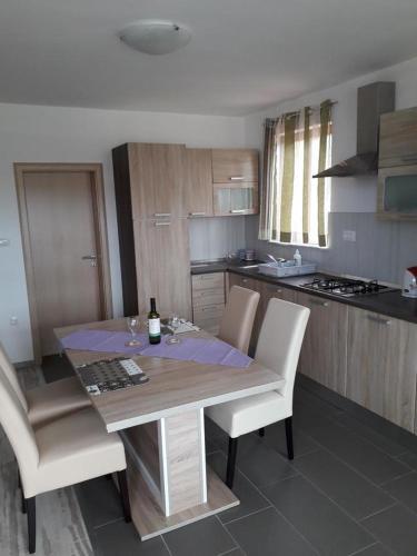 Apartment Cres 15672a