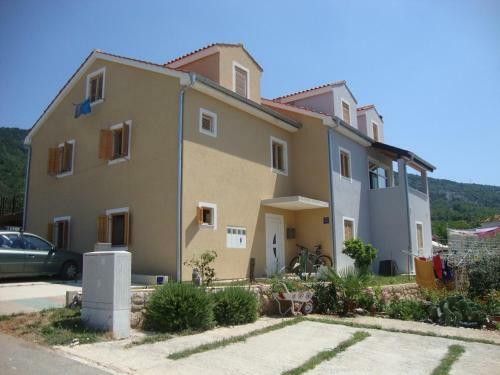 Apartment Cres 15672a