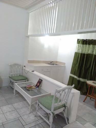 Hostal Bougainvillea Living Spaces