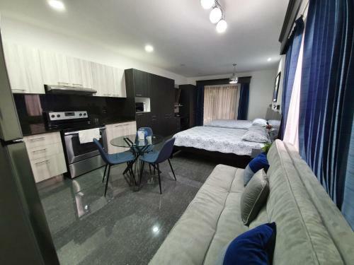 Hotel Suites Merlyn Airport