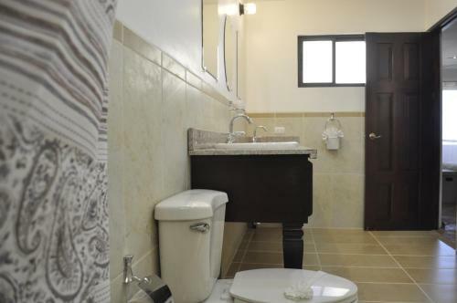 Tropical Gardens Suites And Apartments