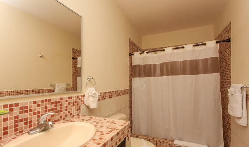 Tropical Gardens Suites And Apartments