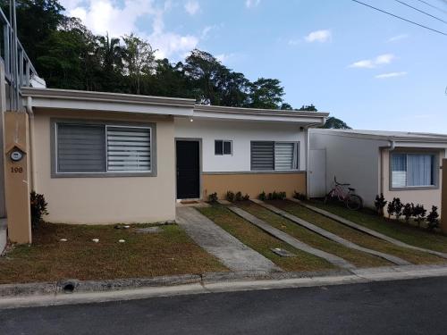 Fully Equipped And Air Conditioned 3 Bedroom Home