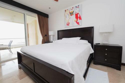 Apartamento Breakwater Beachfront Condo 603