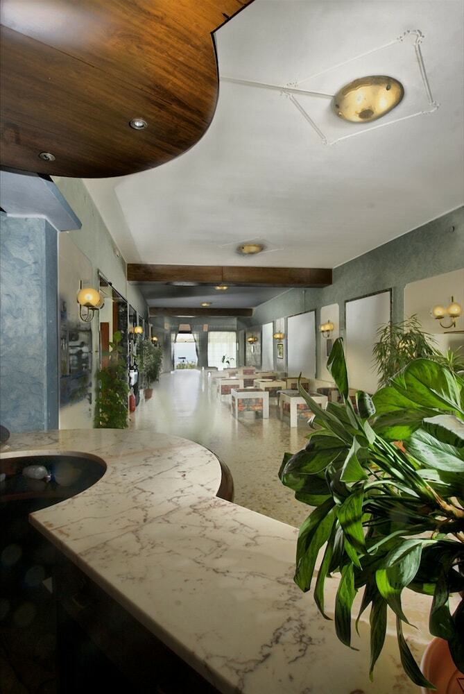 Hotel Tritone