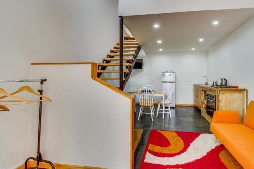 Cumbres Apart