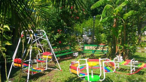 Bungalows Con Parque Cerca De Playas.