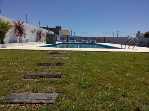Hg Apart