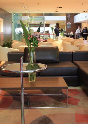 Hotel Howard Johnson La Canada
