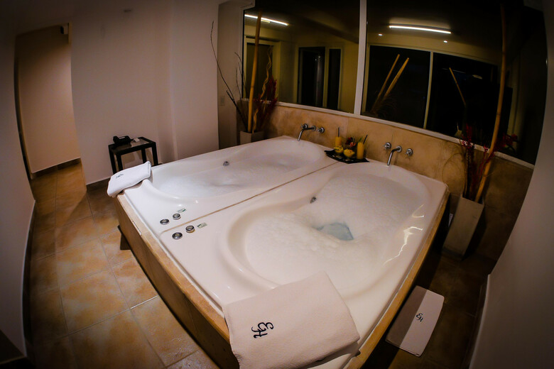 Elegance Hotel