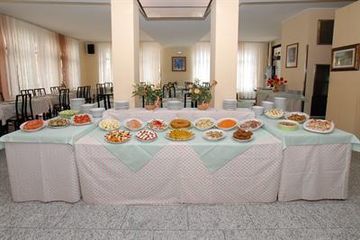 Hotel La Querceta (media Pensi�n)