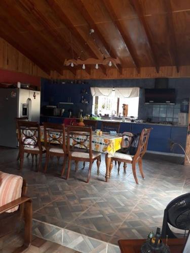 Hermosa Casa-parcela En Quebrada Alvarado