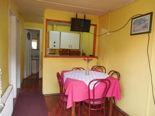 Albergue Hostal Y Caba�as Villa Beauchef