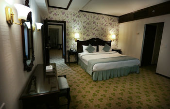 Ramada Hotel And Suites