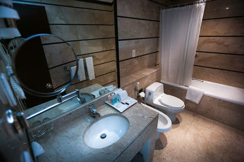Ramada Hotel And Suites