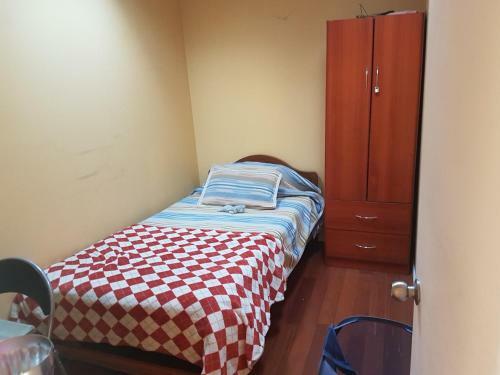 Hostal Hospedaje Larra�n