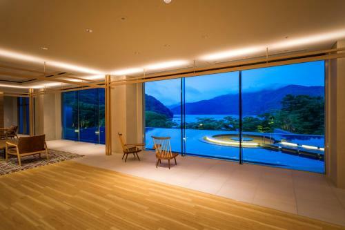 Hakone Ashinoko Hanaori