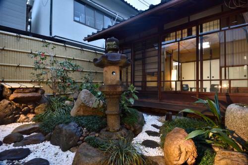 Hostal Rakusuian