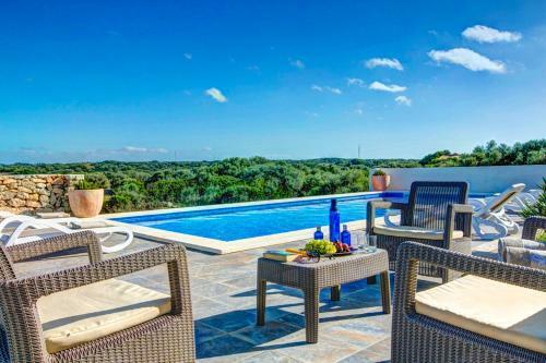 Alaior Villa Sleeps 8 Pool Air Con Wifi