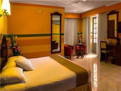 Hotel Plaza Colonial