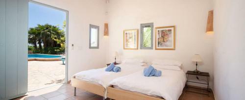 Cala Figuera Villa Sleeps 10 Pool Air Con Wifi