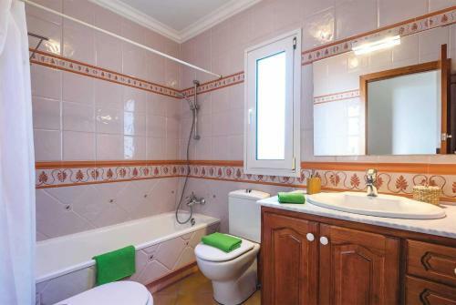 Cala Llonga Villa Sleeps 6 Air Con Wifi