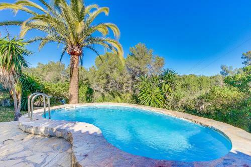 Villa With Pool And Air Conditioning