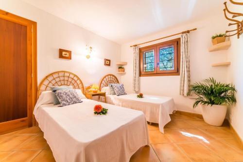 Cala Mondrago Villa Sleeps 6 Pool