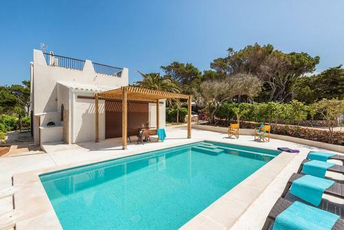 Cala Morell Villa Sleeps 8 Pool Wifi