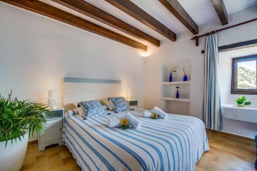 Cala San Vicente Apartment Sleeps 4 Air Con Wifi