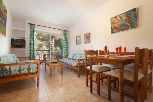 Cala San Vicente Villa Sleeps 4 Pool